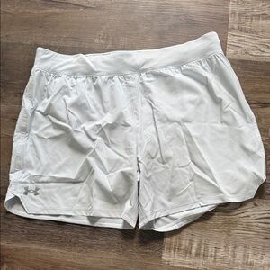 Under Armour men’s  light grey Shorts
